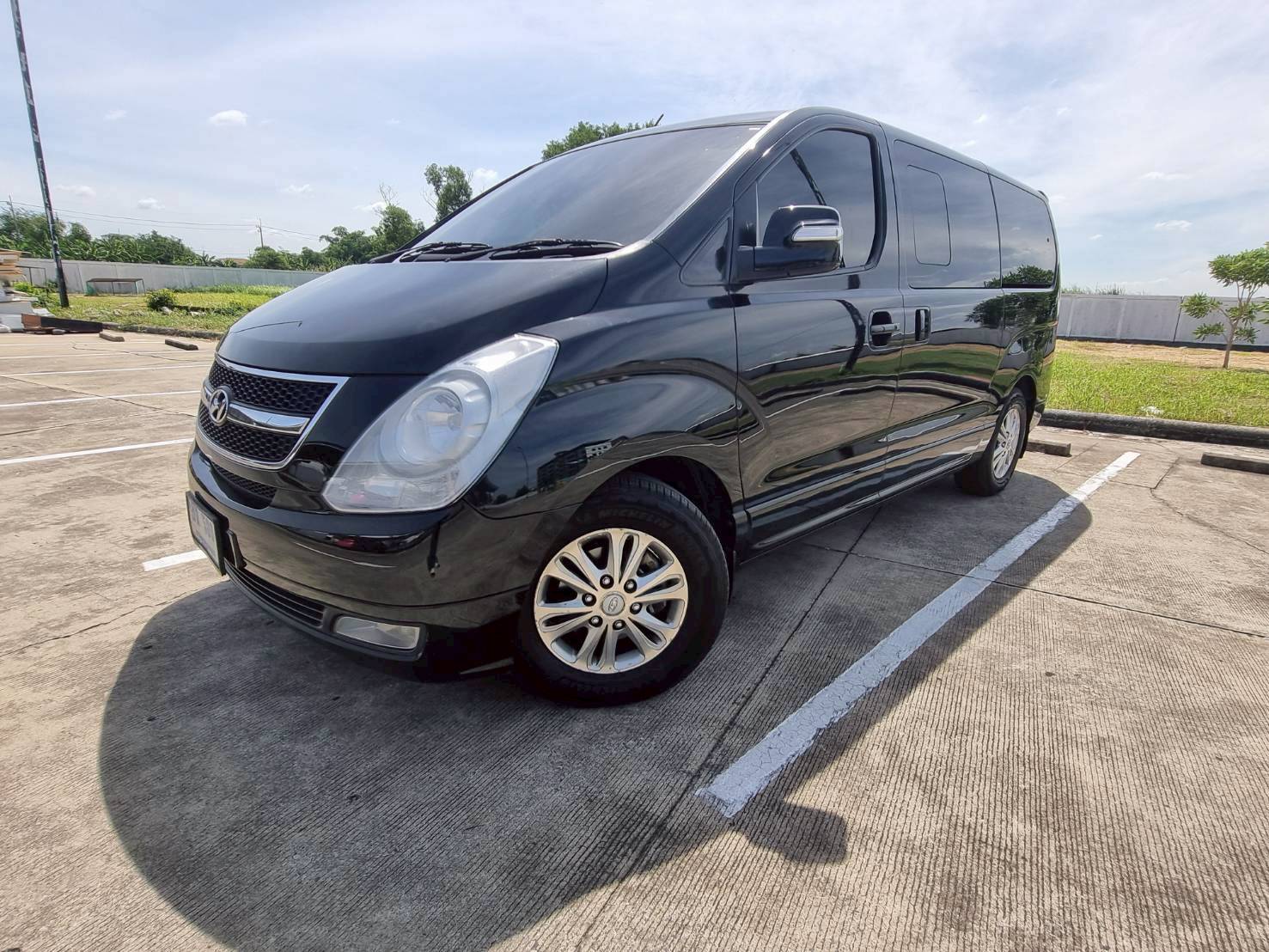 H-1 Deluxe 2.5 (A/T) ปี 2012