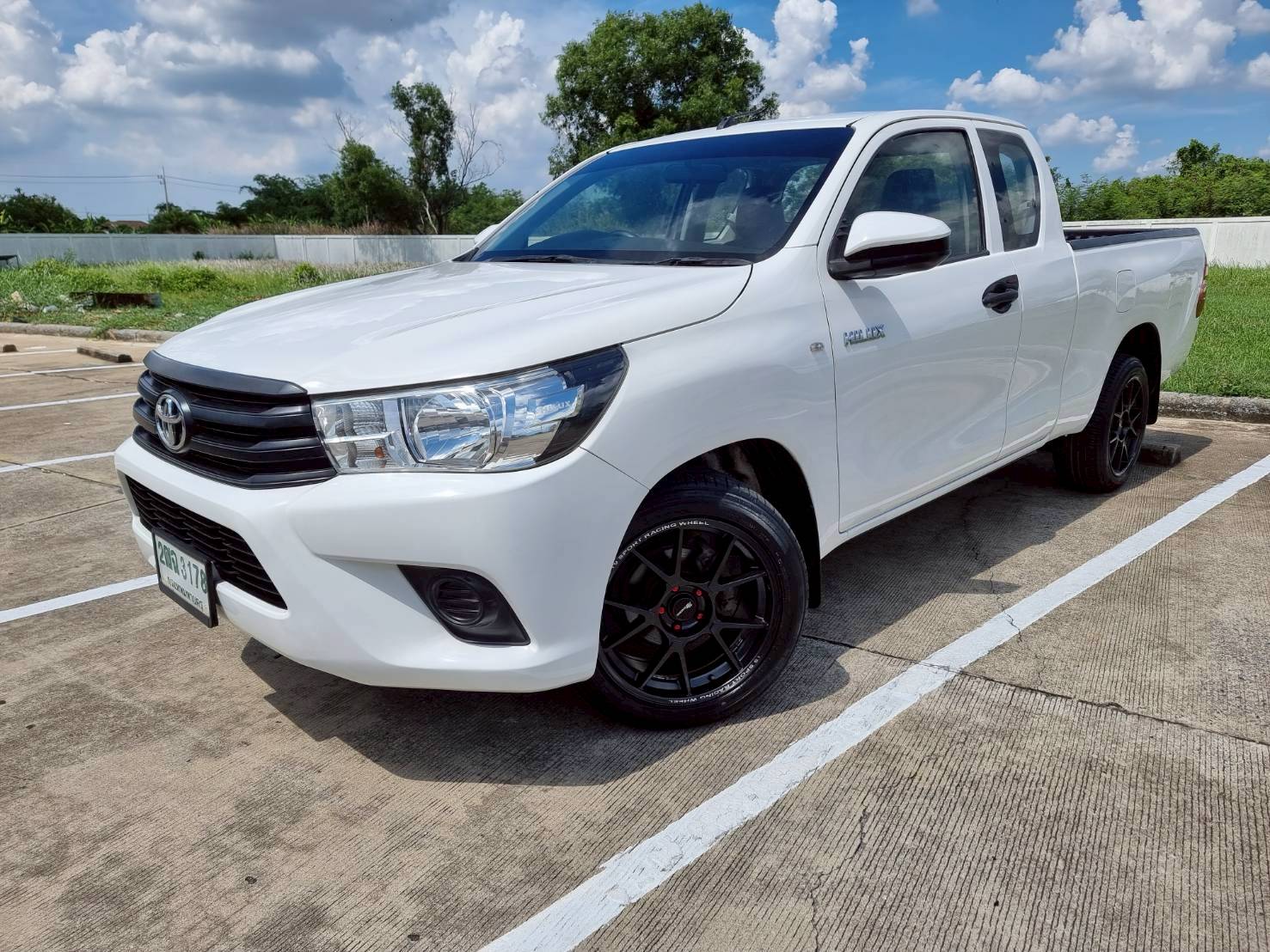 Hilux Revo 2.4 ตัว J (M/T) ปี 2017